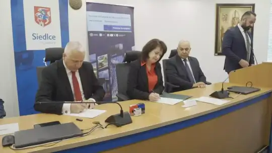 Podpisanie umów w Urzędzie Miasta