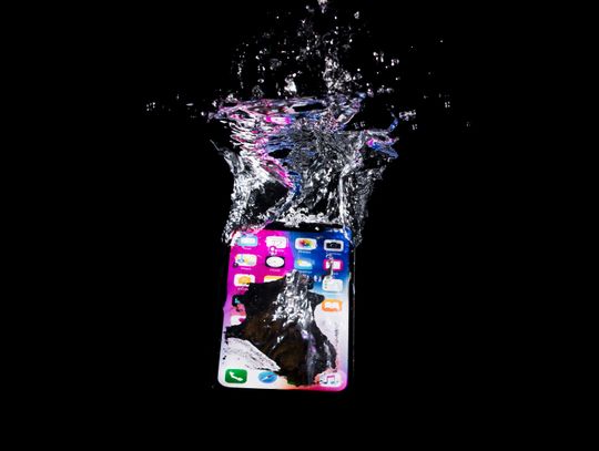 5 rzeczy, które trzeba zrobić, gdy iPhone wpadnie do wody