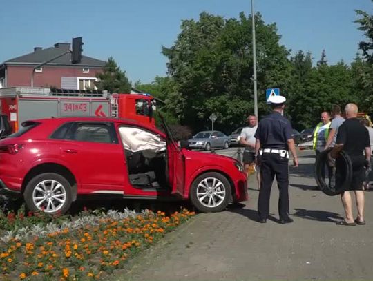 Auto wylądowało w klombie z kwiatami