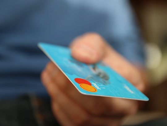 Jak bezpiecznie płacić kartą w sieci?