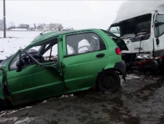 Młoda kobieta zginęła w wypadku, dziecko trafiło do szpitala