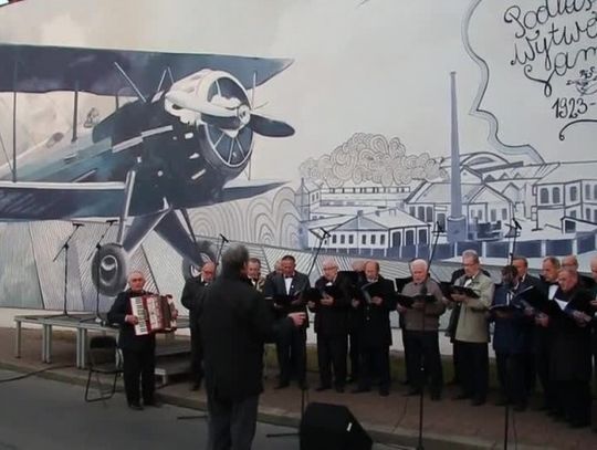 Mural upamiętni Podlaską Wytwórnię Samolotów w Białej Podlaskiej 