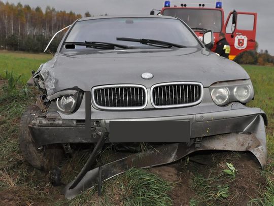 Najechał na jadące przed nim auto