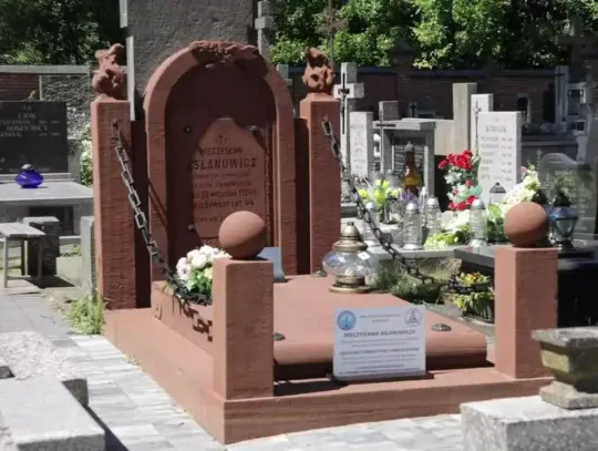Odrestaurowano grób Mieczysława Asłanowicza