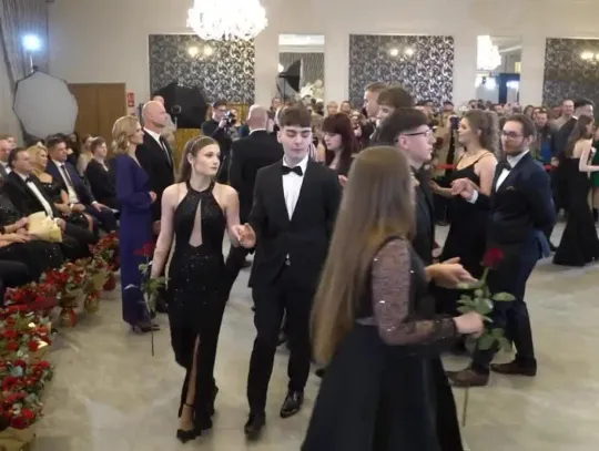 Polonez, elegancja i wzruszenie