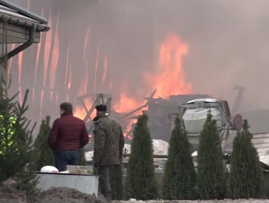 Powiat bialski: czternaście zastępów walczyło z pożarem hal magazynowych