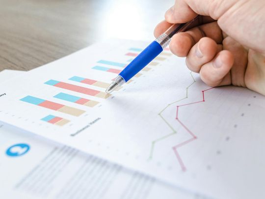 Pożyczka firmowa vs leasing – co się bardziej opłaca w 2025 roku?