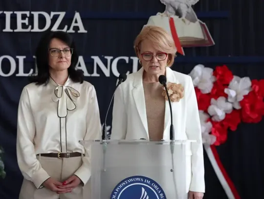 Szkoła Podstawowa w Dąbrówce-Stanach oficjalnie otrzymała sztandar oraz imię Orła Białego