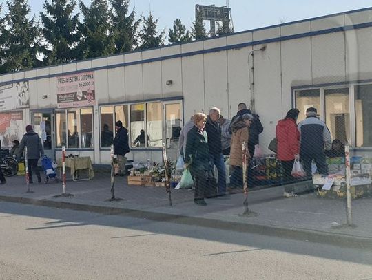 Tłumy na rynku w Siedlcach