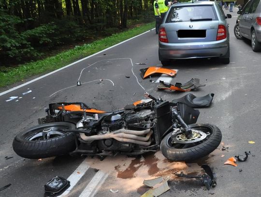 Uderzył w jadące przed nim auto