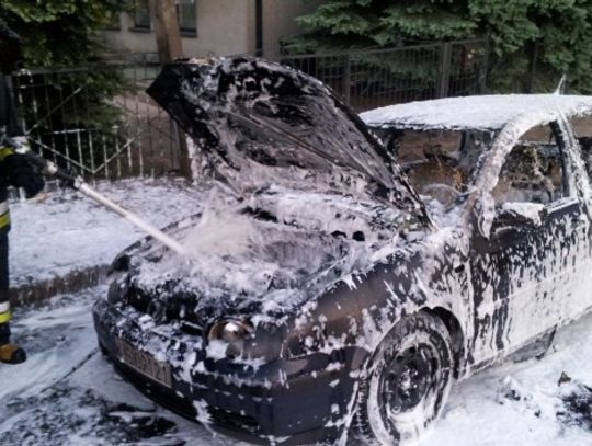 VW Golf doszczętnie spłonął