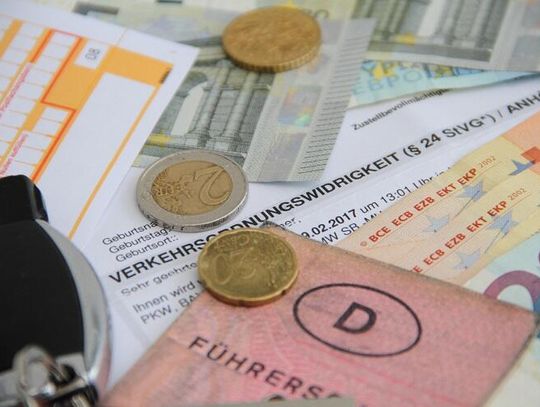 Wysyłanie pieniędzy do Polski - na co zwrócić uwagę?