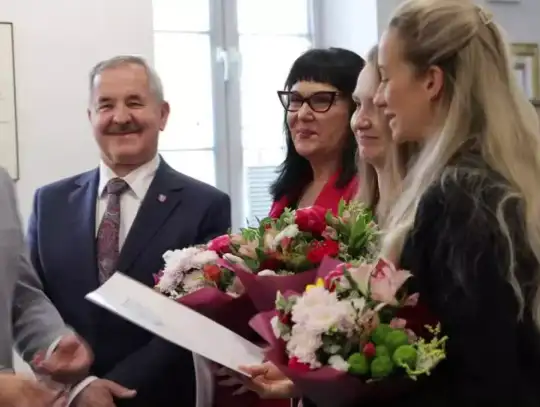 XVII sesja Rady Miasta Siedlce: finanse, ważny apel i uhonorowanie młodych talentów