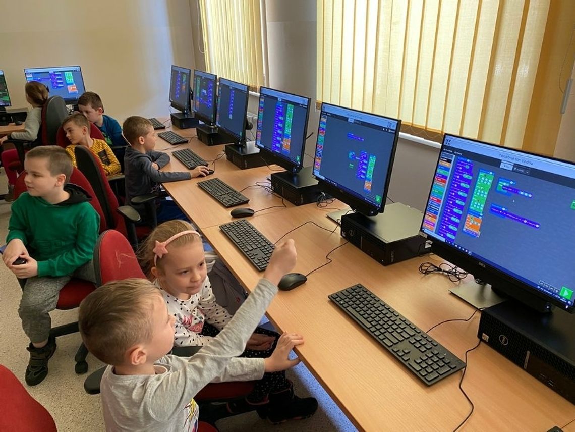 Ponad 100 uczniów postawiło pierwsze kroki w programowaniu w ramach akcji „Koduj z Gigantami” w Siedlcach