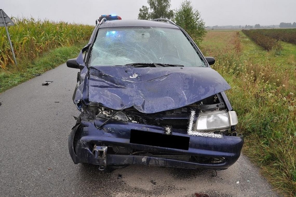 Uderzył w zaparkowane auto